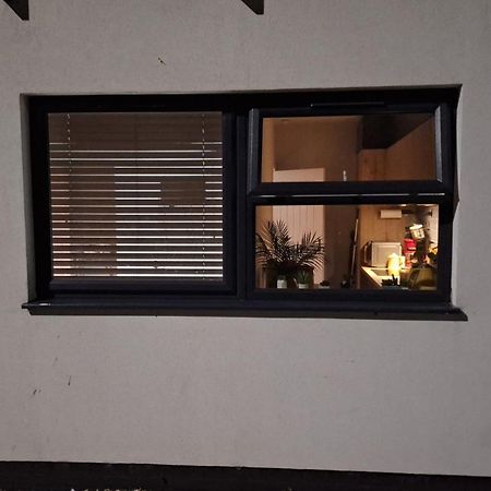 Budget Single Room Only For One Adult - Shared Flat Northolt  Extérieur photo
