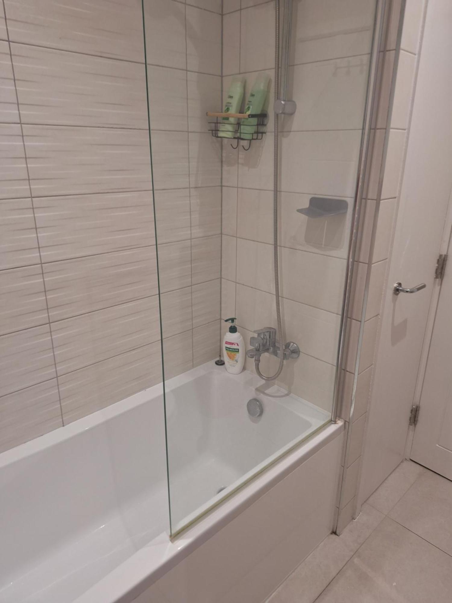 Budget Single Room Only For One Adult - Shared Flat Northolt  Extérieur photo